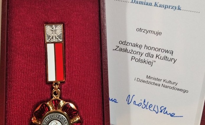  The medal and a diploma in a box