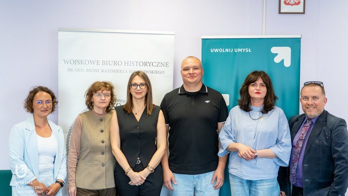 speakers with the organisers of the meeting