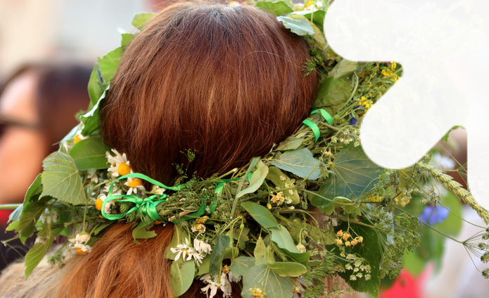 a decorative element: a wreath